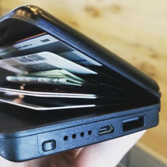 AS SEEN ON TV ATOMIC CHARGE WALLET & PHONE CHARGER IN ONE! (NEW WITH TAGS) - Picture 3 of 3